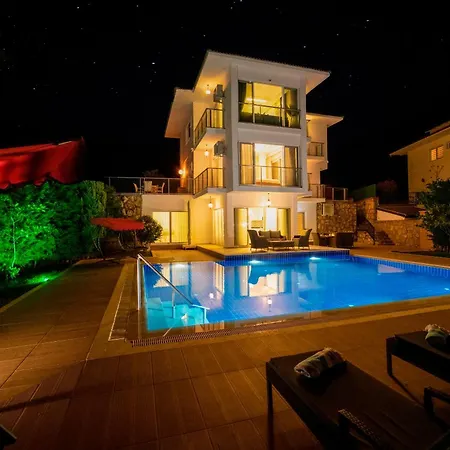 Fortuna , 5 Bedroom, Large Swimming Pool, Modern Design *