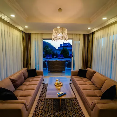 Villa Fortuna , 5 Bedroom, Large Swimming Pool, Modern Design *