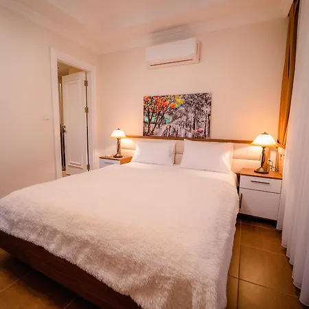 Villa Fortuna , 5 Bedroom, Large Swimming Pool, Modern Design *