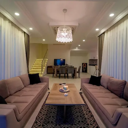וילה Fortuna , 5 Bedroom, Large Swimming Pool, Modern Design אולודניץ